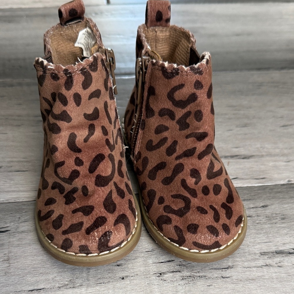Leopard Print Kids Boots - Picture 3 of 8